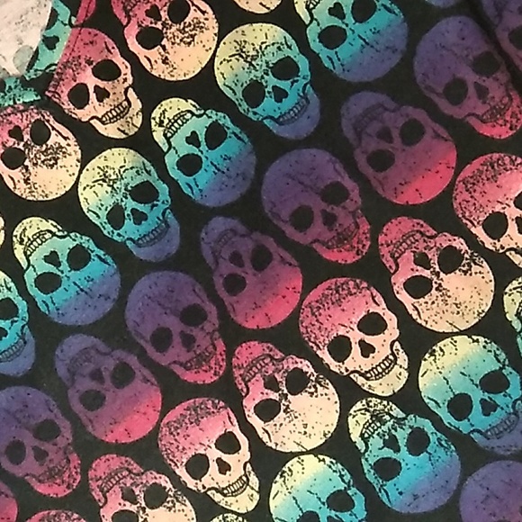 No Boundaries skull top. - Picture 5 of 8